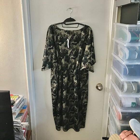 Women's NY & Co. Green Camo Short Sleeve Dress w/belt - Size XXL (NWT) - Picture 4 of 5